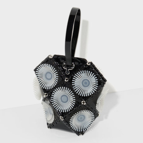 52 BY HIKARUMATSUMURA＜ゴジュウニ バイ ヒカルマツムラ＞