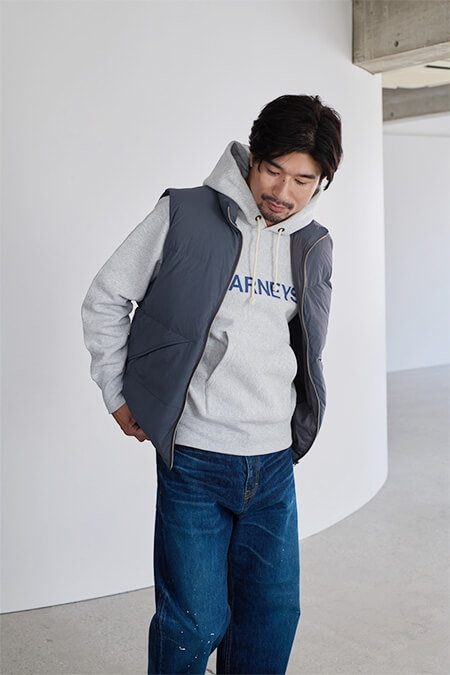 “BARNEYS” <チャンピオン>コラボレーション スウェットフーディ