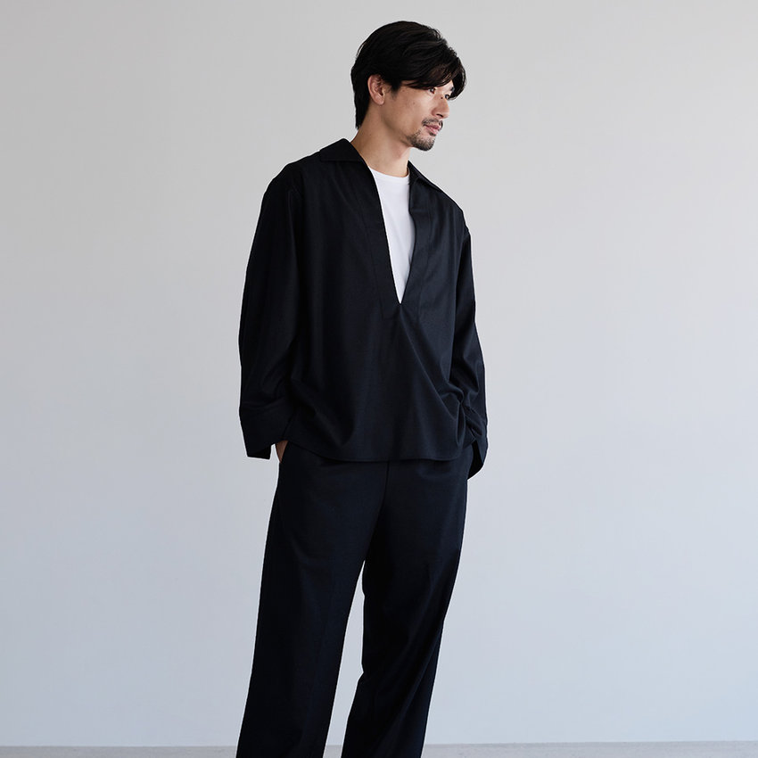 【極美品 近年 XL】バーニーズニューヨーク　トラベルスーツ　紺　高伸縮　洗える 極美品 近年 XL】バーニーズニューヨーク トラベルスーツ 紺 高