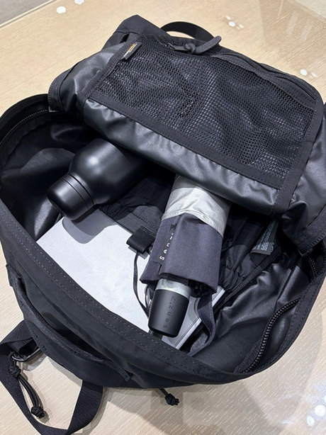 BARNEYS NEW YORK designed by TOMOHIRO KONNO ＜グレゴリー＞コラボレート バッグパック ”DAY PACK”