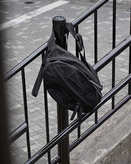 BARNEYS NEW YORK designed by TOMOHIRO KONNO ＜グレゴリー＞ コラボレート ボディバッグ “TAILMATE S”