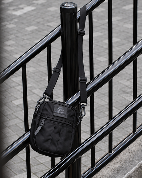 BARNEYS NEW YORK designed by TOMOHIRO KONNO ＜グレゴリー＞ コラボレート ボディバッグ “QUICK POCKET”