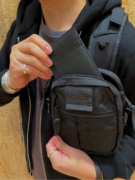 BARNEYS NEW YORK designed by TOMOHIRO KONNO ＜グレゴリー＞ コラボレート ボディバッグ “QUICK POCKET”